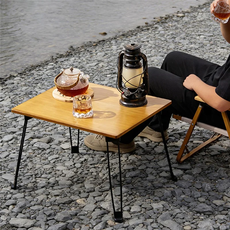 2039 40x67cm mittlerer tragbarer faltbarer Bambus-Tisch mit Metallbeinen, Tisch für Bett, Sofa, Outdoor - Tee-Farbe