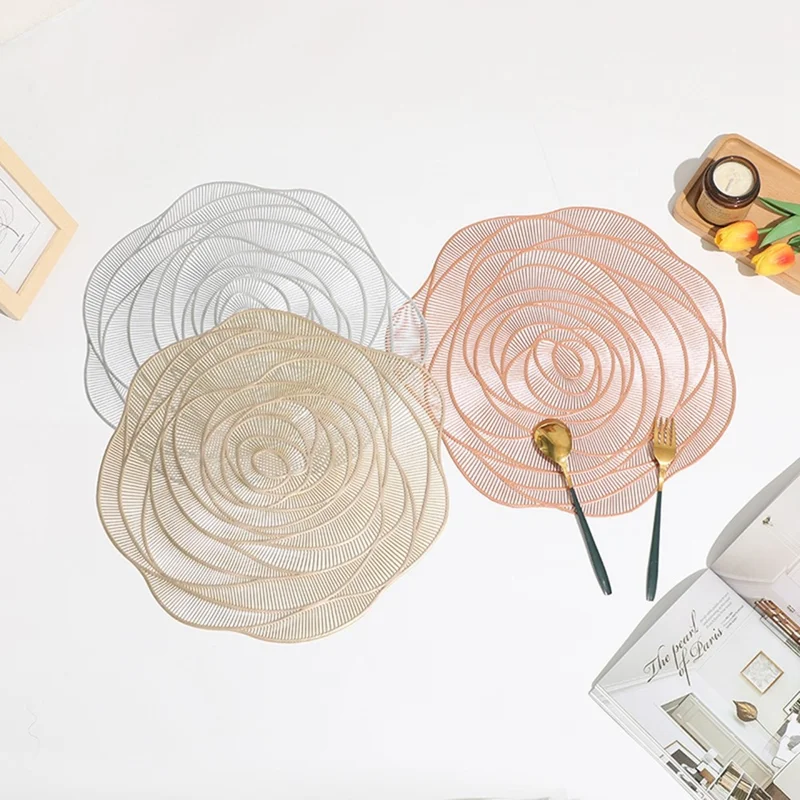 Sous-verre élégant de 38 cm avec motif rose ajouré en PVC doré rose, isolation thermique, pour salle à manger et restaurant