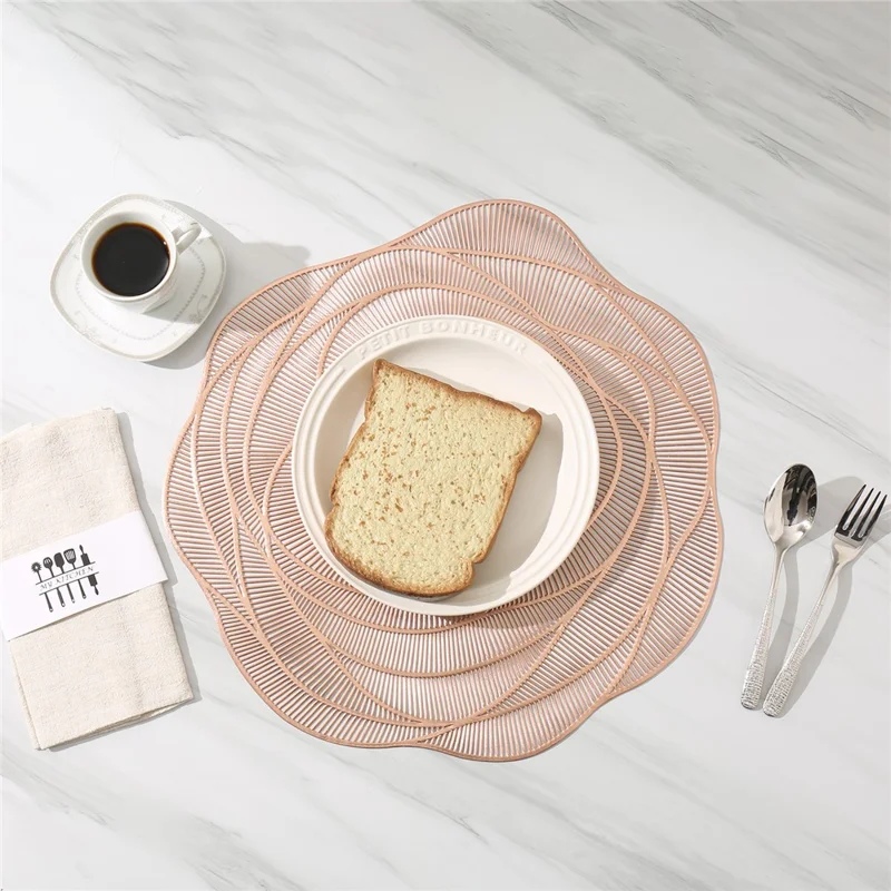 Sous-verre élégant de 38 cm avec motif rose ajouré en PVC doré rose, isolation thermique, pour salle à manger et restaurant
