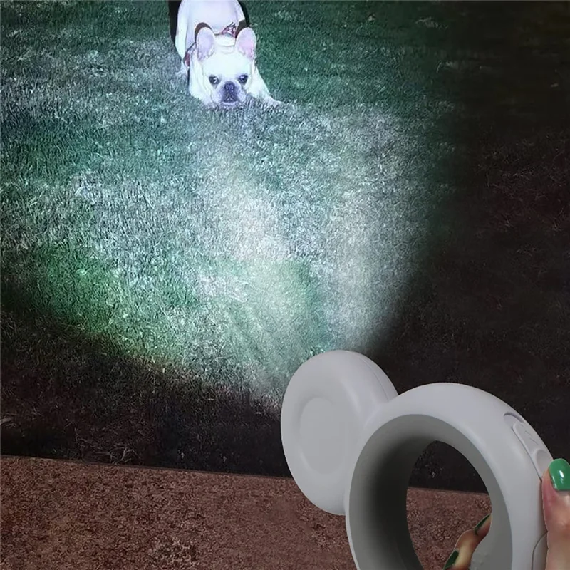 Correa Retráctil con Forma de Muñeco de Nieve para Perros de hasta 30 KG - Luz LED Nocturna y Dispensador de Bolsas de Residuos - Color Gris