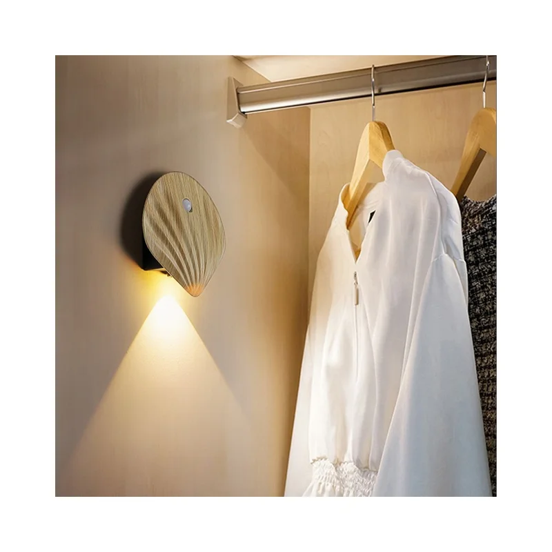 Luce notturna a LED intelligente con sensore di movimento Ricaricabile Magnetica Wireless Lampada per armadio Porta Cabinet - Luce calda / Grana di legno naturale