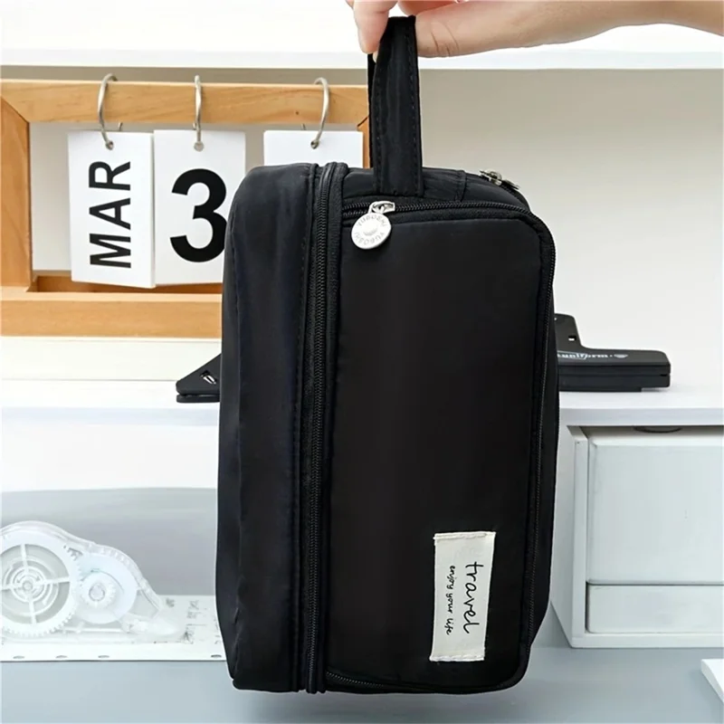 Grande Trousse à Crayons en Polyester Capacité Importante Organisateur de Papeterie à Double Couche 3 Compartiments Sac de Maquillage avec Fermeture Éclair en Métal - Noir