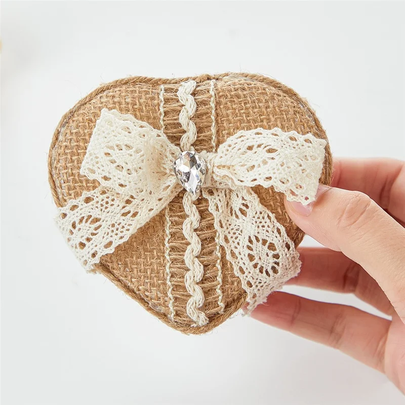 Scatola per Anelli a Forma di Cuore in Tela Grezza con Nastro di Pizzo, Scatola per Anelli Rustica per Cerimonia di Matrimonio