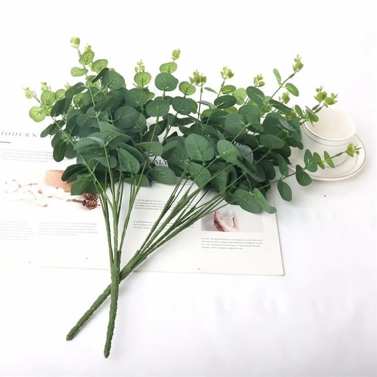 2 pièces d'eucalyptus artificiels avec 16 têtes, plantes artificielles verdoyantes pour la décoration de la maison et de l'hôtel
