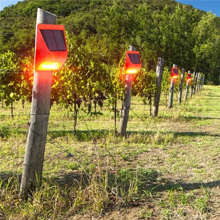 Capteur de mouvement solaire N911C Lampe d'alarme extérieure IP65 Étanche Ferme Jardin Répulsif animal Anti-vol Lampe de sécurité avec Télécommande