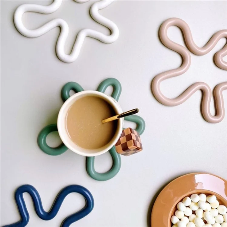 Forme Florale Irrégulière Mat de Lieux de la Chaleur en Silicone Sans Glissement Pour la Maison Extérieure - Blanc