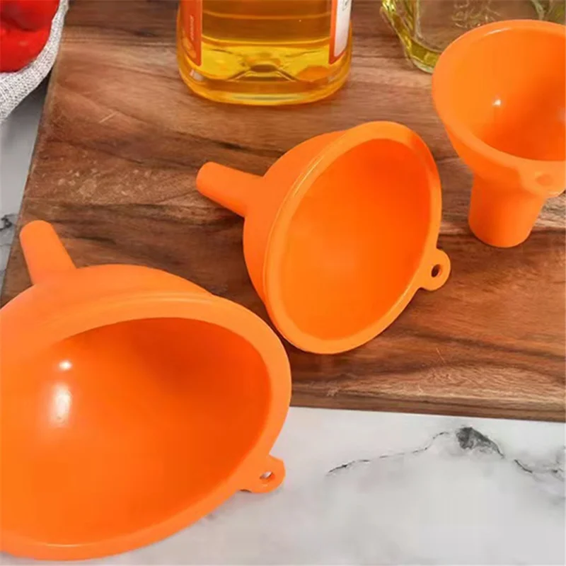 3Pcs / Set S / M / L Silicone Wine Oil Honey Funnel Kitchen Liquid Pouring Funnel Tool (No FDA Certification, BPA-free) - Red