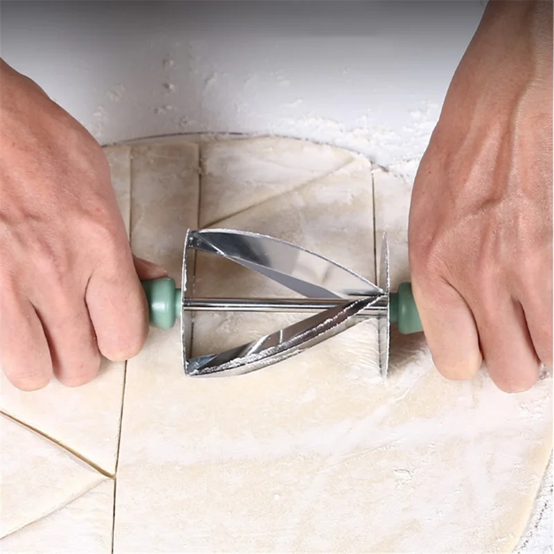 PP+Stainless Steel Croissant Dough Rolling Cutter Bread Making Kitchen Tool (No FDA, BPA Free)