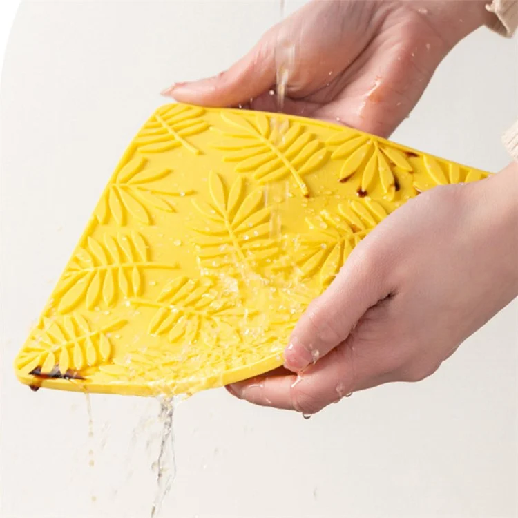 17*17cm Leaf Design Silicone Bowl Dish Heat Insulation Pad Dining Table Placemat - Lemon Yellow