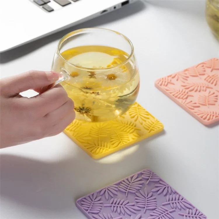 17*17cm Leaf Design Silicone Bowl Dish Heat Insulation Pad Dining Table Placemat - Lemon Yellow