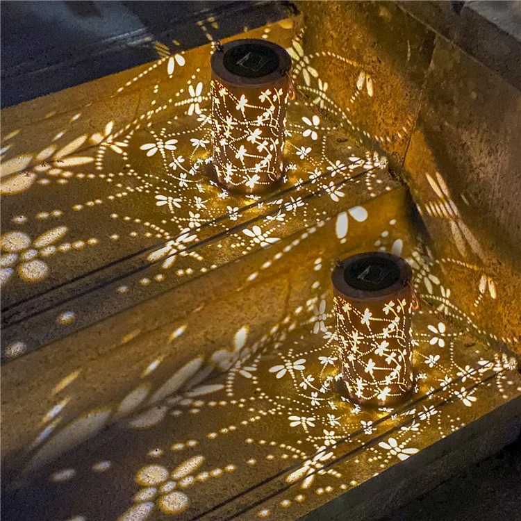 Lámpara colgante solar decorativa de metal calado en forma de libélula para exterior, tamaño L