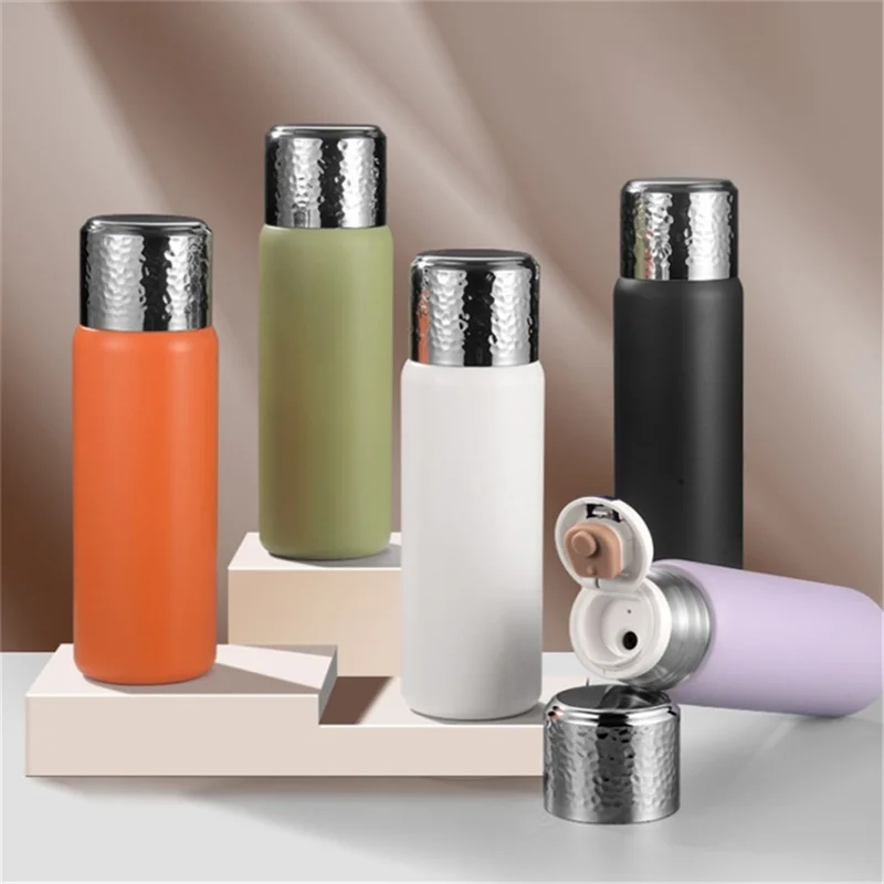 430 ml gehämmerte Textur-Deckel 316 Edelstahl-Isolierte Wasserflasche mit Tee-Sieb (BPA-frei, keine FDA-Zertifizierung) - Weiß