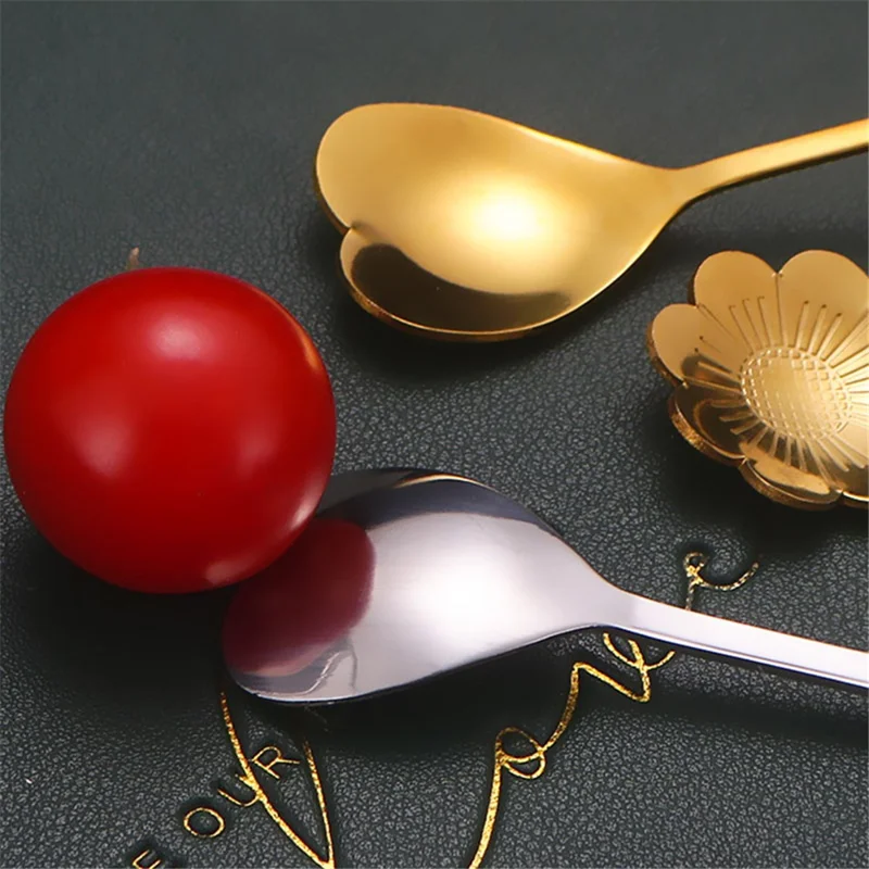 4PCS / Set 17.6-17.8cm Stainless Steel Flower Shape Spoons Tableware Teaspoon Dessert Coffee Spoon for Mixing Stirring - Green  /  Gold