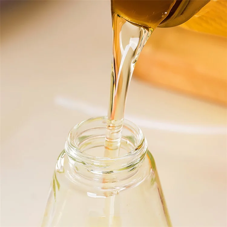 OBA Oil Squeeze Bottle Portable Oil Spray Bottle Oil Dispenser Cooking Kitchen Accessories (150ml) (without FDA Certificate) - White