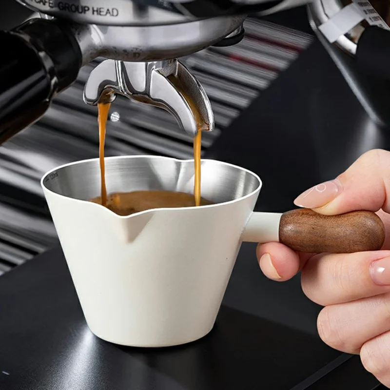 Tasse à expresso en acier inoxydable avec manche en noyer, 100 ml, avec bec verseur et échelle pour barista - Noir