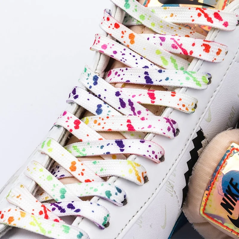 Lacci per scarpe piatti da 160 cm stampati per tela da ginnastica, con stampa a schizzi di inchiostro, di ricambio per uomo e donna - Nero / Puntini colorati