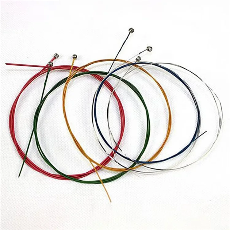Kit de 65 accessoires pour guitare acoustique et électrique, comprenant cordes, accordeur, capodastre, médiators et enrouleur de cordes