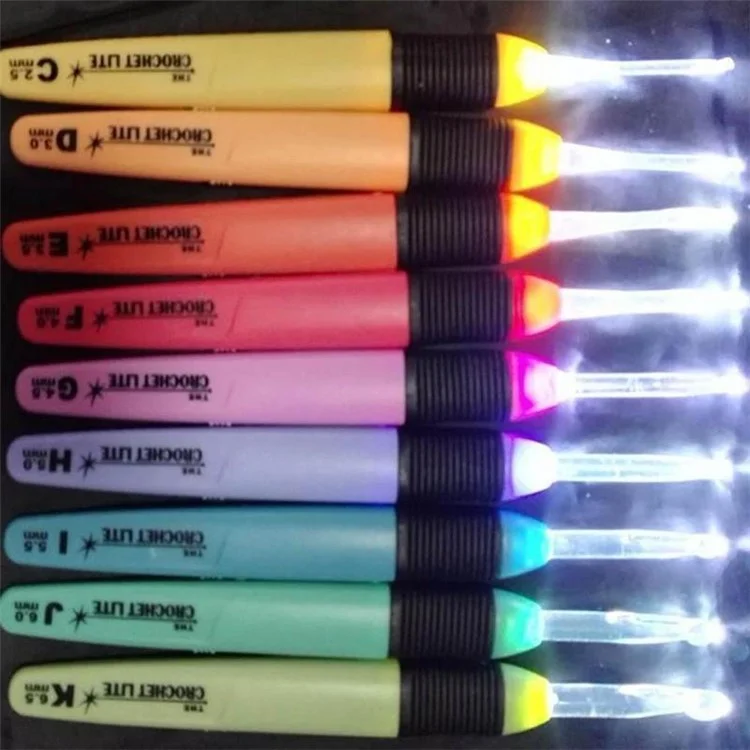 CH047 Ferramenta de Crochet com Luz LED Criativa Agulha de Tricô Tecelagem Costura Crochê - 4.0mm 