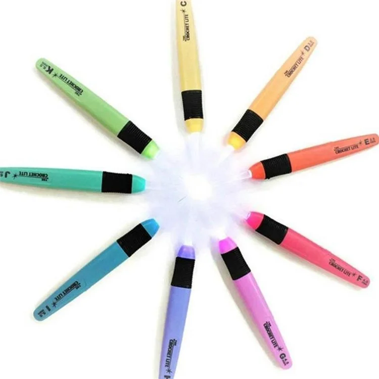 CH047 Creative LED Light Crochet Hook Knitting Needle Weaving Sewing Crocheting Tool - 6.0mm