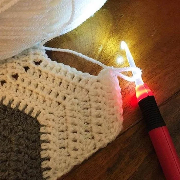 CH047 Creative LED Light Crochet Hook Knitting Needle Weaving Sewing Crocheting Tool - 6.0mm