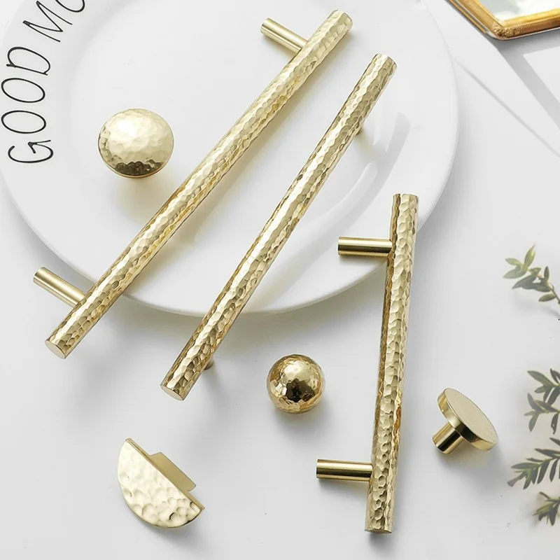 Uchwyt do szuflad z teksturą kowana, odstęp otworów 96 mm, styl europejski, brązowy, do szaf i szuflad