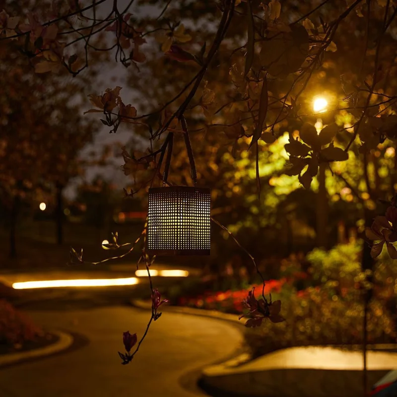 2 Peças de Lanternas Solares Externas com Arte em Ferro Oco Luzes Decorativas para Jardim e Pátio Pendentes