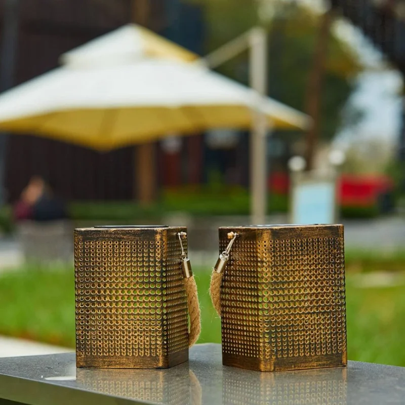 2 Peças de Lanternas Solares Externas com Arte em Ferro Oco Luzes Decorativas para Jardim e Pátio Pendentes