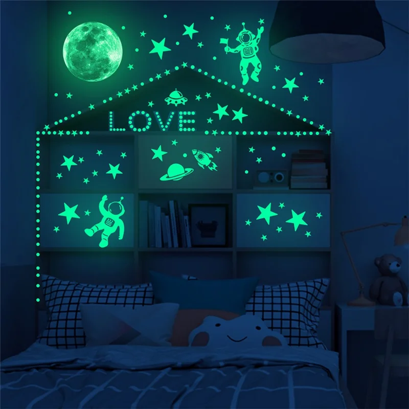2Pcs / Set Glow in the Dark Astronaut Wall Stickers Space Theme Self Adhesive Decals for Kids Bedroom