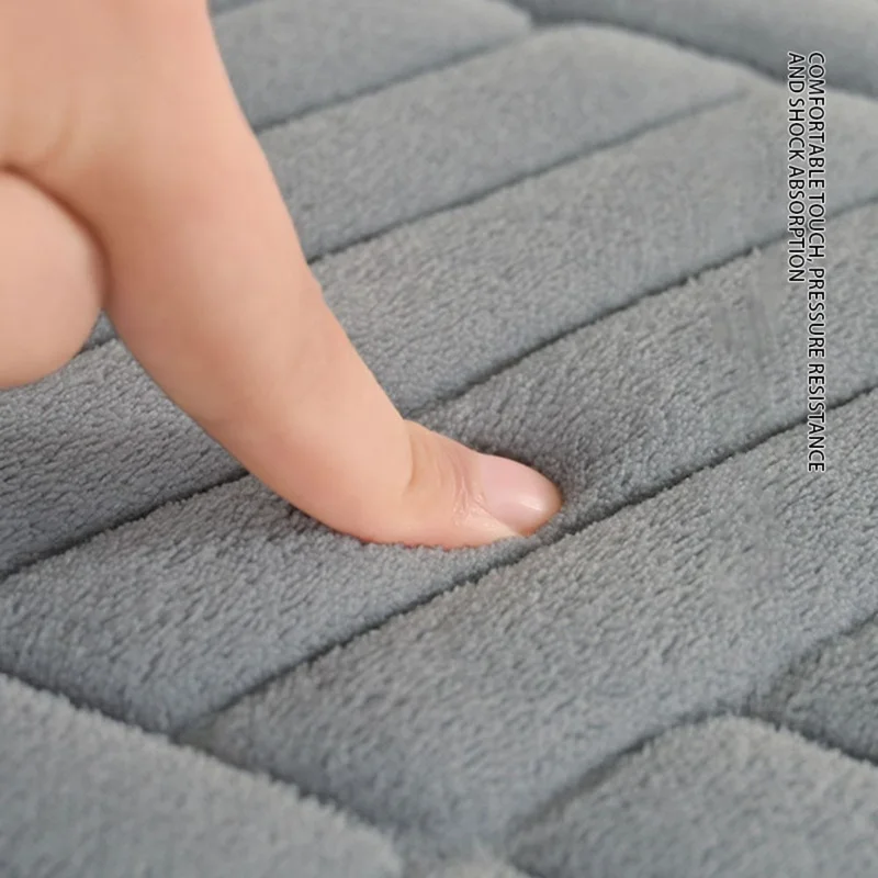 Alfombra de baño de 50 x 80 cm de Coral Fleece con Espuma de Memoria Grabada, Antideslizante y Absorbente - Gris Claro