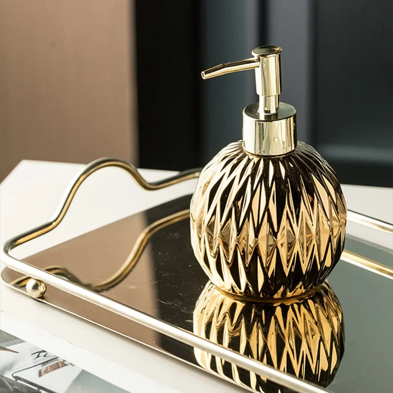 Luxuriöses Keramik Badezimmer Accessoire Set Lotionsspender + Spülbecher + Seifenschale - Gold
