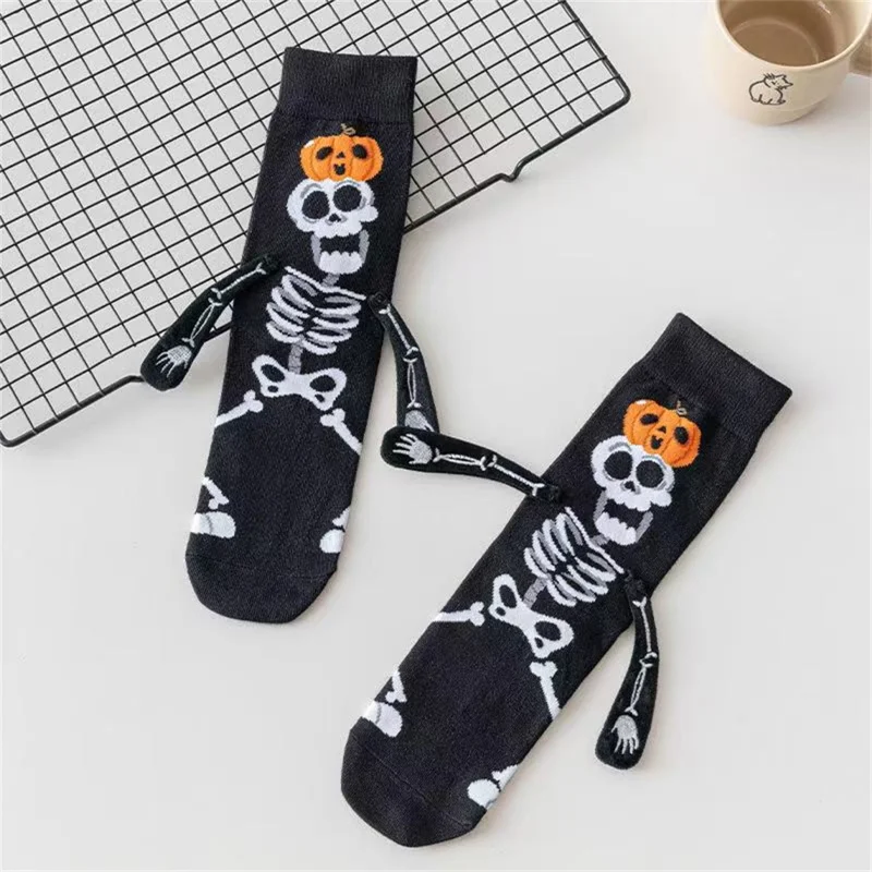 1 Pair Halloween Skeleton Holding Hands Socks Mid-Calf Unisex Novelty Crew Socks Gift - Pumpkin Skeleton