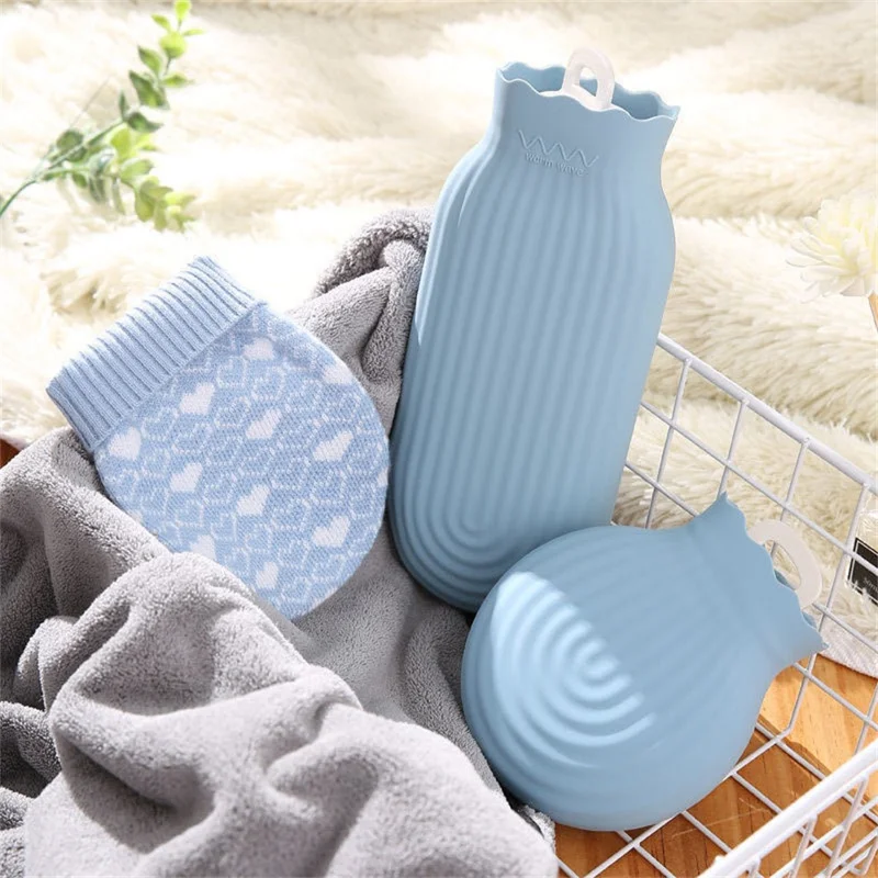 Tragbare kleine Handwärmer-Wärmflasche Wiederverwendbarer Wärmepack mit weichem Bezug zur Schmerzlinderung Winterkomfort - Lila