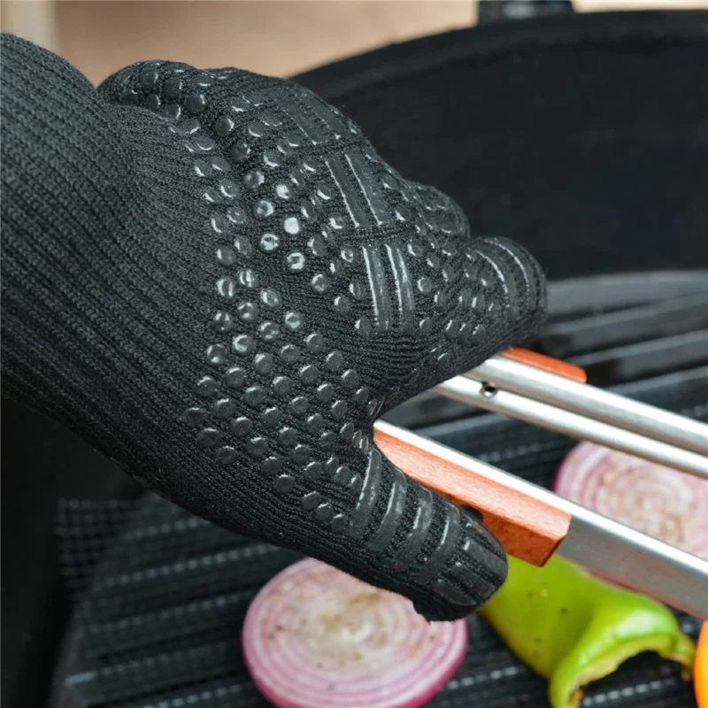 T-880 1Pair High Temperature Resistant Gloves BBQ Microwave Oven Heat Insulation Gloves for Cooking / Grilling / Baking
