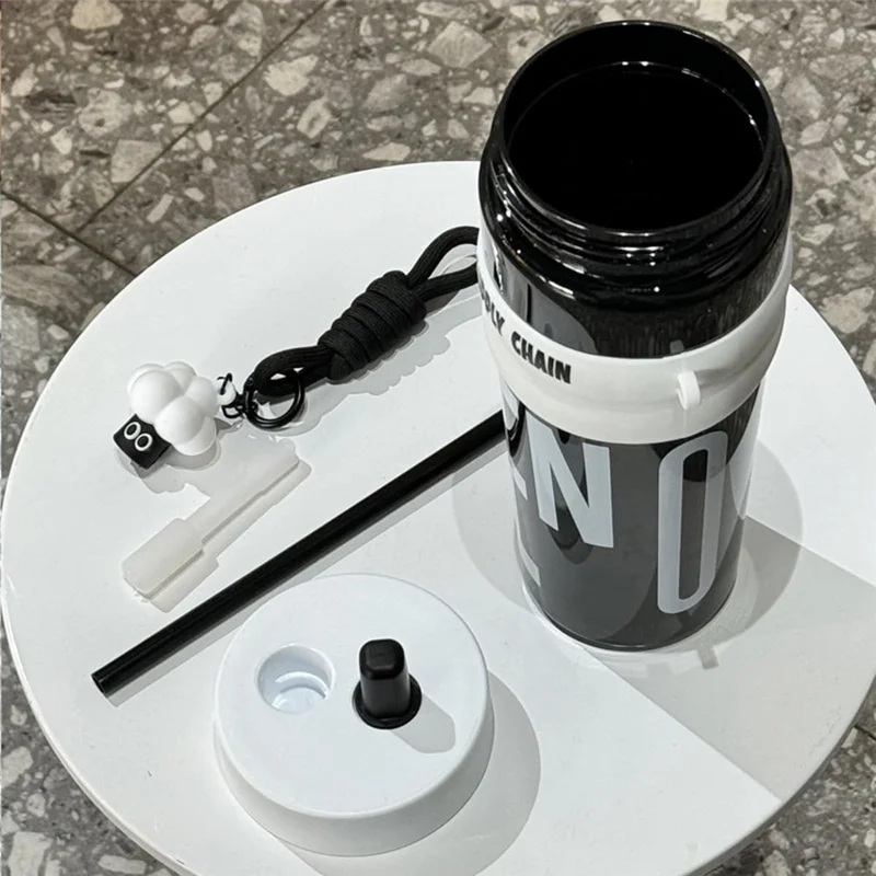 Plastikowy kubek o pojemności 900 ml, duży kubek sportowy z rurką i uchwytem, szczelny, szeroki otwór, przenośny na zewnątrz (bez certyfikatu FDA) - Biały