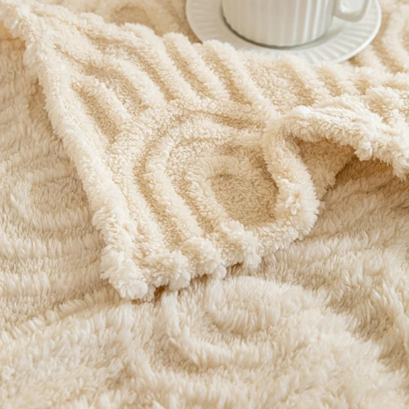 70 x 100cm Ultra Soft Taffeta Fleece Blanket Colonnade Pattern Plush Throw Blanket for Sofa Bed - Coffee