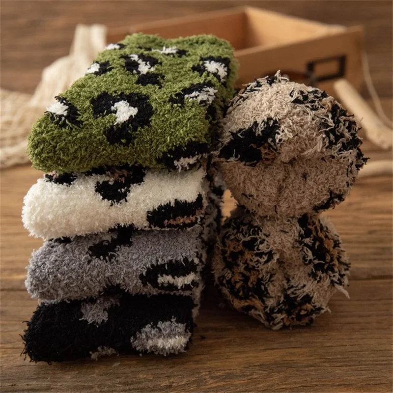 1 par leopardprint strømper i korallfløjls elastisk midkalf vinter tykkelse varmestrømper - Sort