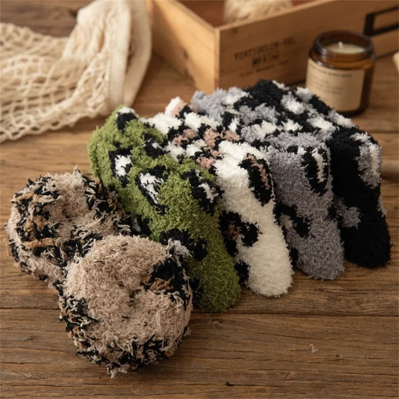 1 par leopardprint strømper i korallfløjls elastisk midkalf vinter tykkelse varmestrømper - Sort