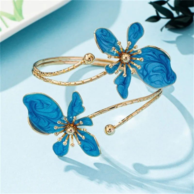 Fashion Open Cuff Armring med Emaille Dobbeltblomst Guldfarvet Armbånd til kvinder - Himmeblå