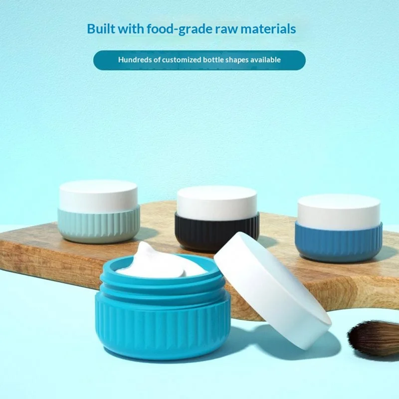 Lot de 4 contenants de voyage en silicone de 30 ml - Pots rechargeables avec grande ouverture, étanches, portables pour crème visage avec spatules - 01 Set