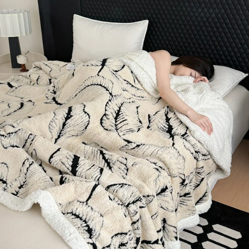 100x150cm Taff Fleece Blanket Double-Sided Leaf Jacquard Soft Warm Throw Blanket for Bed Sofa Couch - White