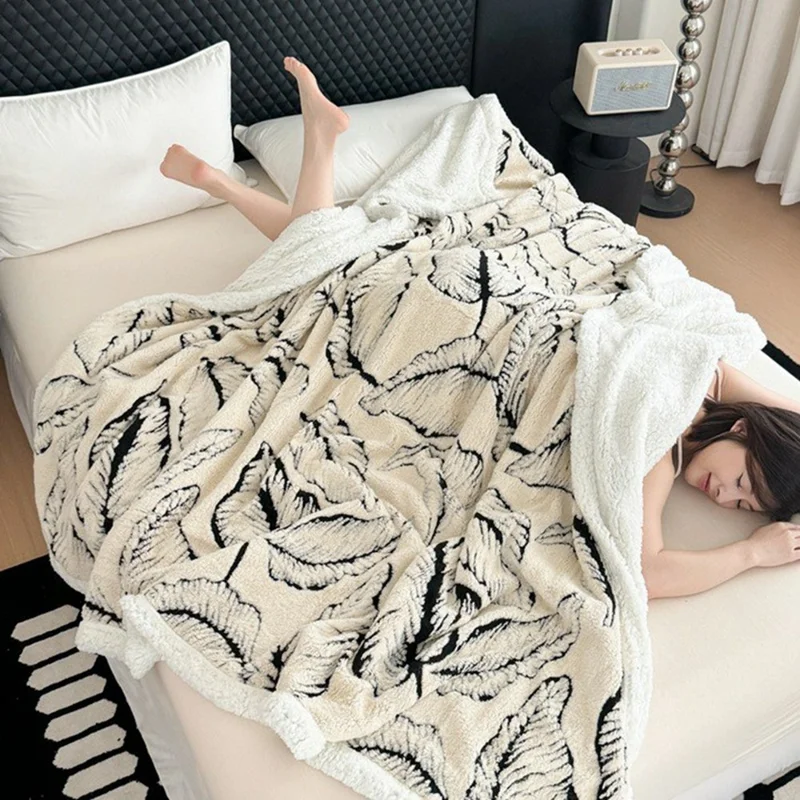150x200cm Taff Fleece Blanket Double-Sided Leaf Jacquard Soft Warm Throw Blanket for Bed Sofa Couch - White