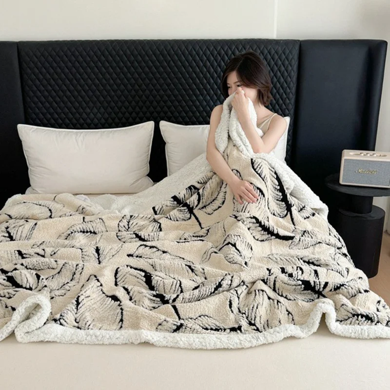 200x230cm Taff Fleece Blanket Double-Sided Leaf Jacquard Soft Warm Throw Blanket for Bed Sofa Couch - White