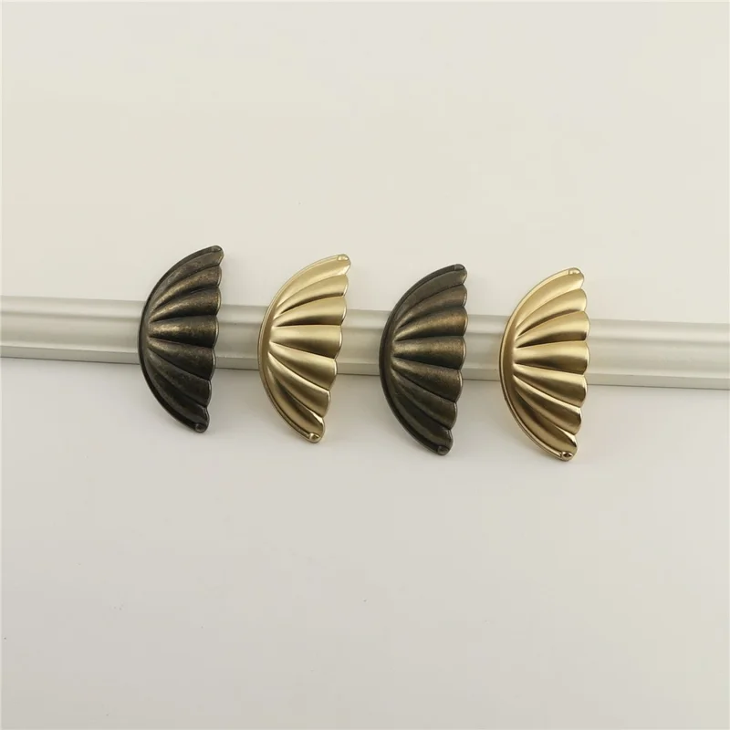 Maniglia per mobili in lega di zinco con forma di conchiglia, stile retrò - Colore: Oro