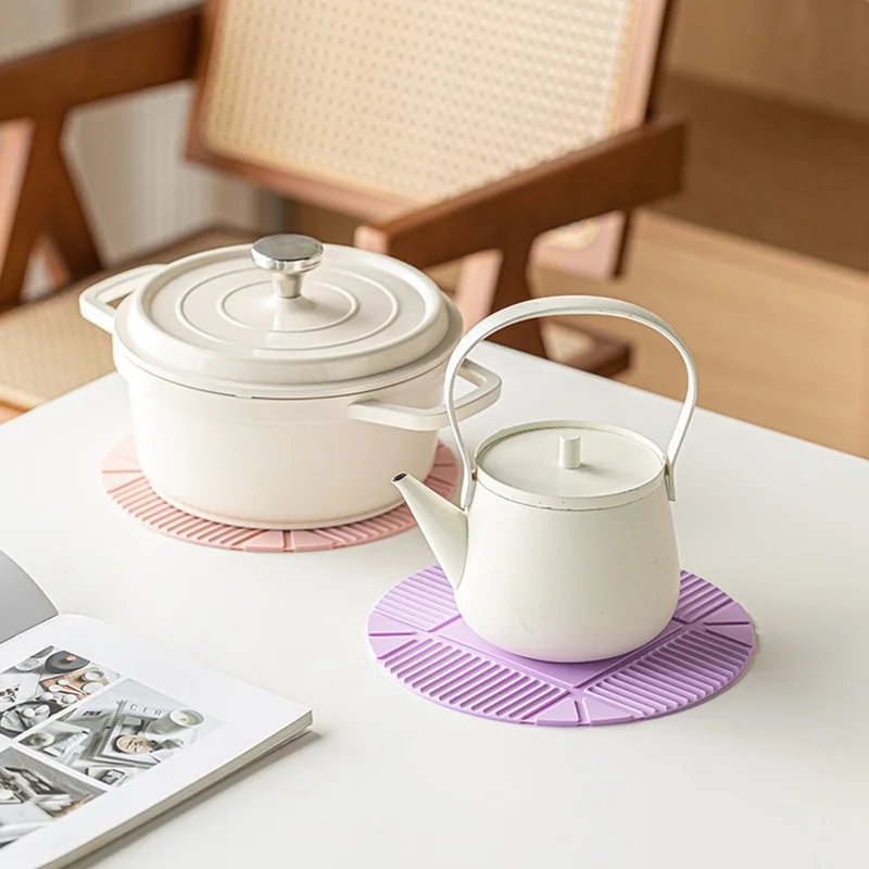 22cm Silicone Heat Resistant Mat Round Non-Slip Pot Pad Tableware Coaster for Kitchen - Lilac Purple