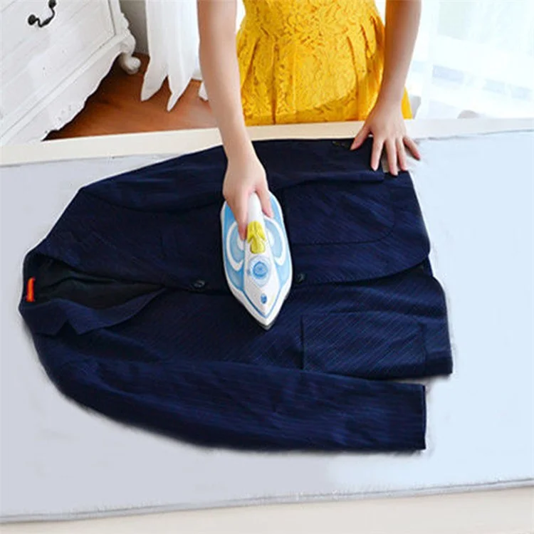Tappetino da stiro in poliestere resistente al calore da 55x120 cm con asse da stiro portatile e protezione per gli indumenti