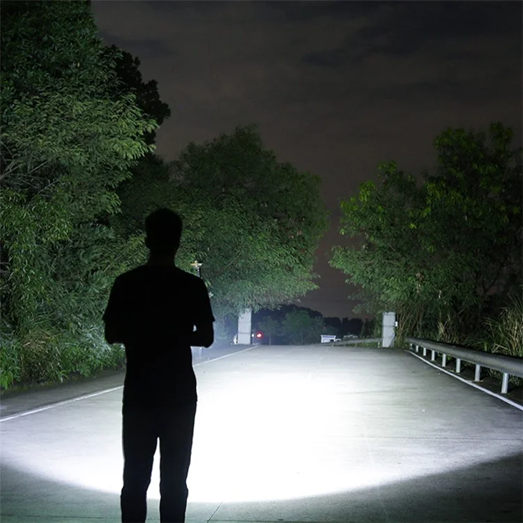Superfire A12 LED Torcia 850 Lumen Piccolo Luminoso Flash da 15 w Estremamente Luminoso, Zoomabile, Resistente All'acqua, Luminosità Regolabile Per il Campeggio, Corsa, Emergenza (con Batteria)