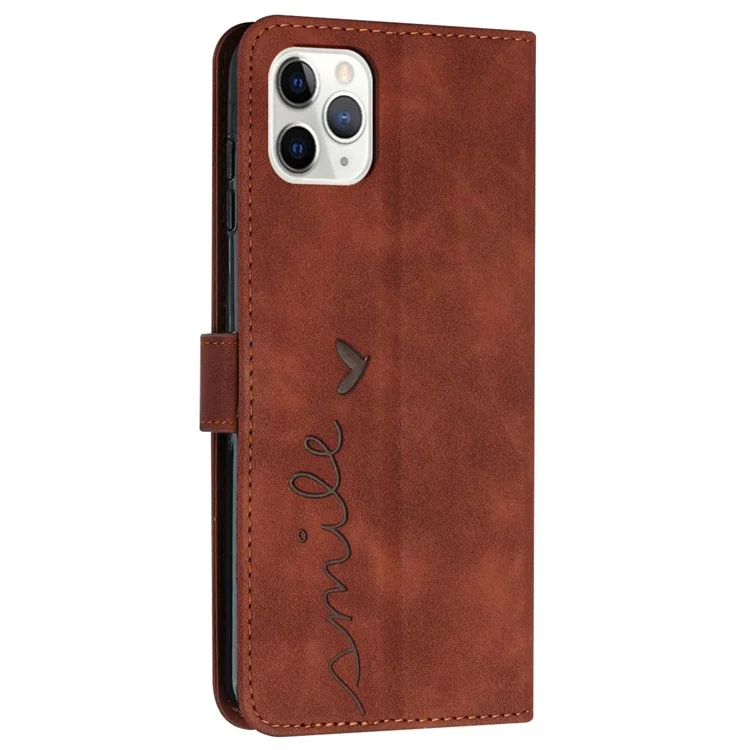 Herzförmiges Prägung-Case für iPhone 12/12 Pro 6.1 Zoll, Anti-Drop Skin-Touch-Gefühl PU-Leder Steh-Geldbörsen-Handyhülle mit Riemen - Braun