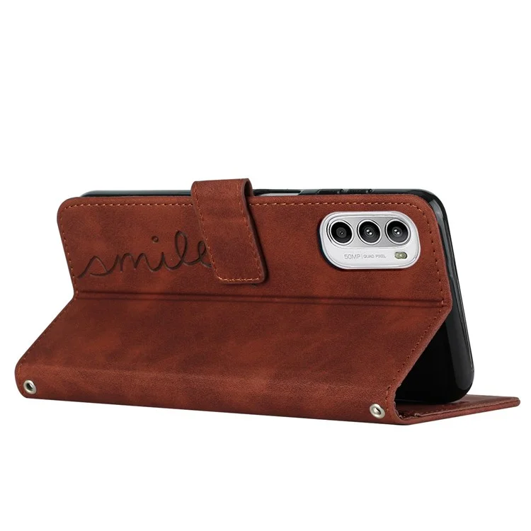 Für Motorola Moto G52 4G Eingeprägte Herzform PU Leder Brieftasche Flip Cover Magnetic Protect Haut-touch-feelschalenschale Mit Riemen - Braun
