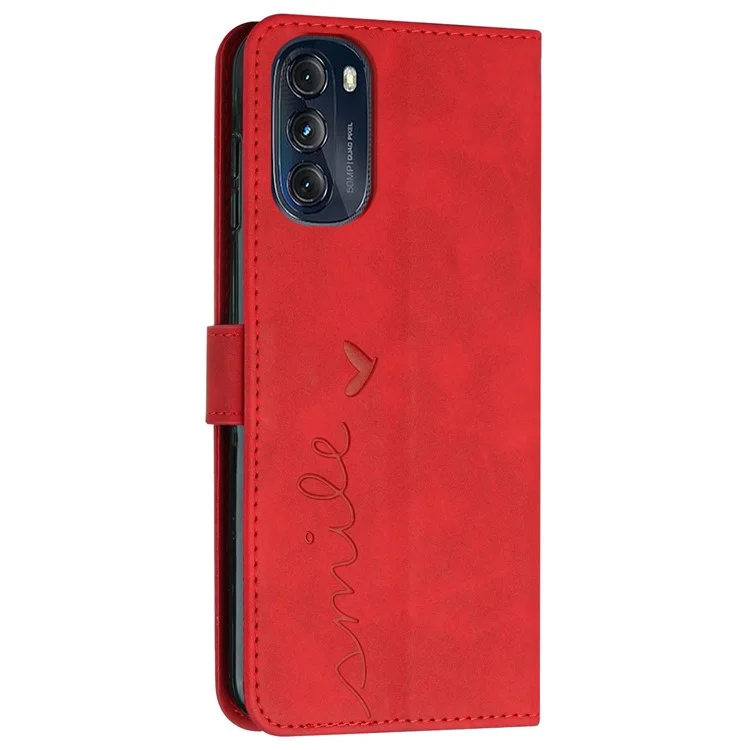 Für Motorola Moto G (2022) 5G Herzform Eingeprägter Wallet Phone Hülle Flip Ständer PU Leder Hauttouch Feeling Protection Stoßdicht Mit Riemen - Rot
