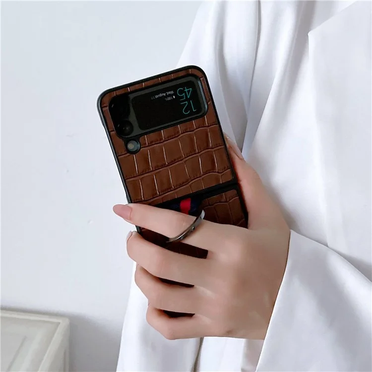 Pour Samsung Galaxy Z Flip4 5G Anti-scratch Crocodile Texture Genuine Leather Coated PC Folding Phone Case with Finger Ring Holder - Black